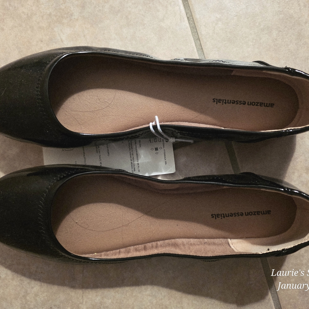 Amazon Essentials Women's Classic Black Loafers